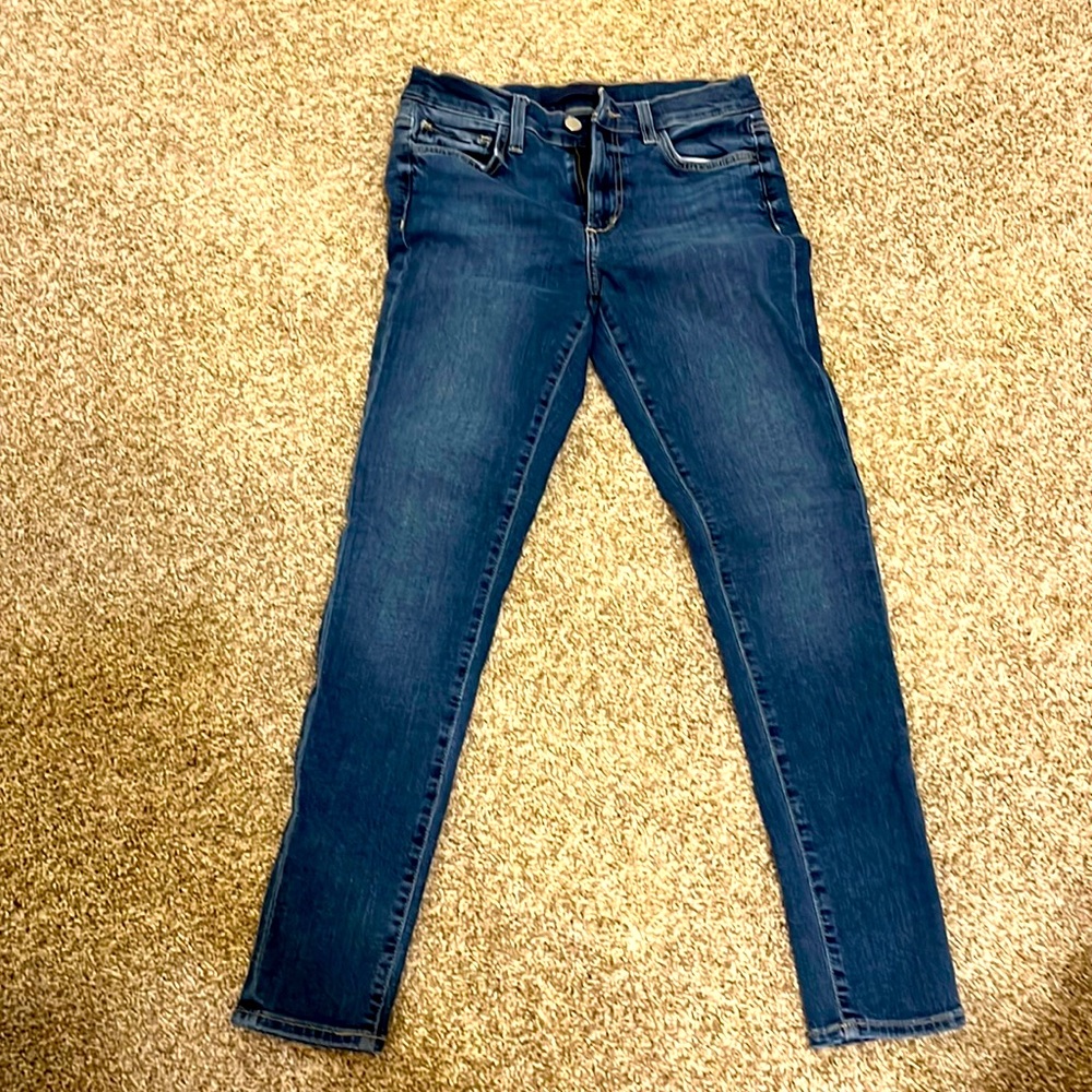 No flaws. Inseam 27”. Great stretch. Pet free smoke free home.
